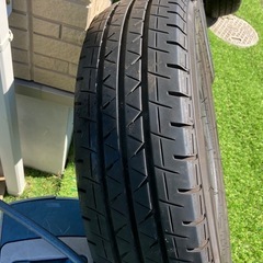 ヨコハマタイヤ
195/80r15の画像