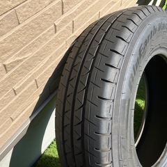 ヨコハマタイヤ
195/80r15の画像