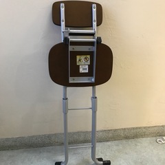 折りたたみ椅子の画像