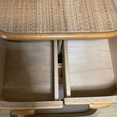 藤の収納家具の画像