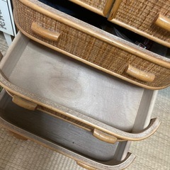 藤の収納家具の画像