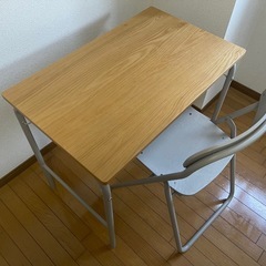 【無印良品】スチールパイプテーブル×折り畳みチェア板座×スチールパイプワゴンラック(ウォームグレー)の画像