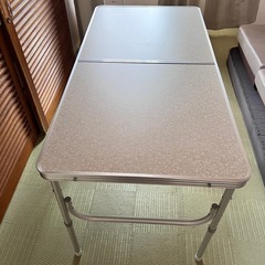 キャンプテーブル　の画像