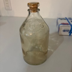 木の食器やマグカップなどの画像