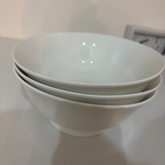 木の食器やマグカップなどの画像