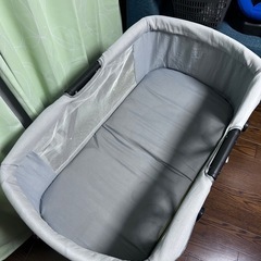 折りたたみベビーベッドの画像