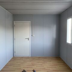 【在庫有・即納可】玄関付きの仮設住宅，仮設ユニットハウス 18㎡（約11畳）プレハブ事務所・倉庫・休憩所に最適 組立簡単・短工期対応可能の画像