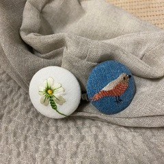 ベージュ アウトドアハット ボタン付きの画像