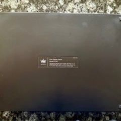 HUION Kamvas 13 ペンタブレット本体と立て掛け用のボードの画像