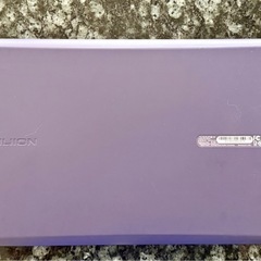 HUION Kamvas 13 ペンタブレット本体と立て掛け用のボードの画像