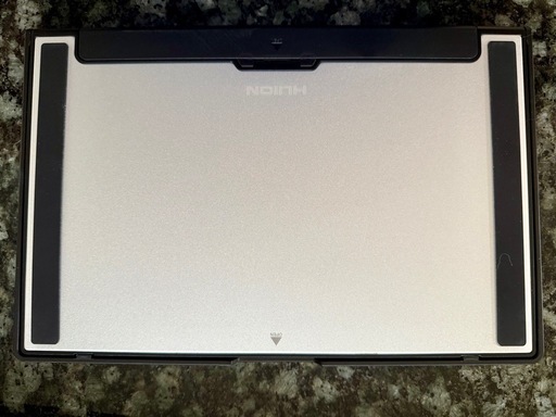 HUION Kamvas 13 ペンタブレット本体と立て掛け用のボード Amazon.co.jp: HUION 液タブ Kamvas 13 初めての液晶ペン