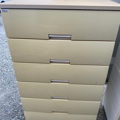 プラスチック収納家具２つの画像