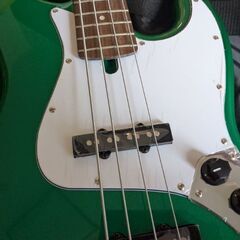 2019年購入、未使用のベースを、チューナー、スタンド、イケベ弦、ギターポリッシュ（新品）付きで。の画像