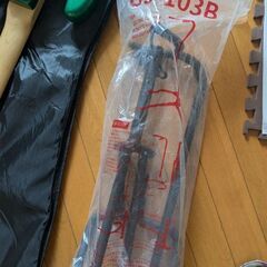 2019年購入、未使用のベースを、チューナー、スタンド、イケベ弦、ギターポリッシュ（新品）付きで。の画像
