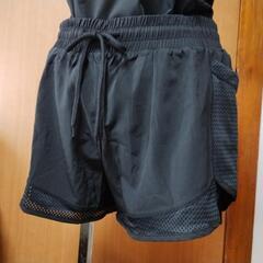 白 パーカー スポーツウェア トレーニングウェア パーカー スポーツブラ Tシャツ ショートパンツ 4点セット 新品 未使用 Mサイズ Lサイズの画像