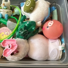 おもちゃ箱ぬいぐるみの画像