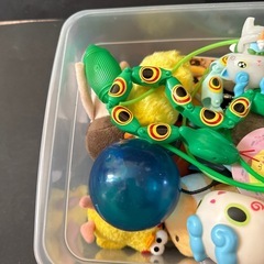 おもちゃ箱ぬいぐるみの画像