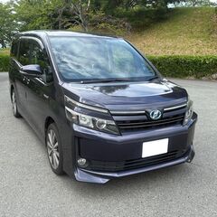 トヨタ ヴォクシー ハイブリッドVの画像