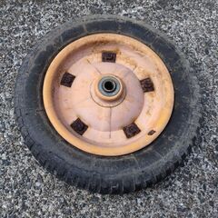 無料　一輪車用台車用タイヤ・ホイールセット鉄くずの画像