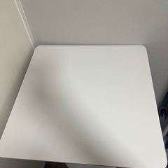 カフェテーブルの画像