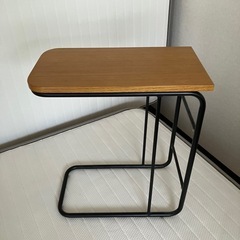 サイドテーブルの画像