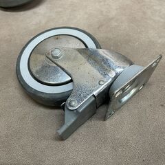車輪 4個 台車などに 中古品 キャスター 丈夫 大きめ ストッパー付きの画像