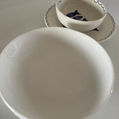 【キッチン用品まとめ売り】ガラス保存容器、ボウル、ざる、鍋、マグカップ、コップなどの画像