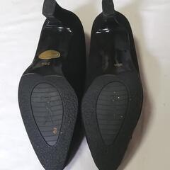 Yves Saint Laurent　イヴ・サンローラン　リボンデザイン　黒　スエード　
表記サイズ 35 1/2  ( 22.5㎝ )　
ヒール高さ 5cmの画像