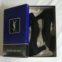 Yves Saint Laurent　イヴ・サンローラン　リボンデザイン　黒　スエード　
表記サイズ 35 1/2  ( 22.5㎝ )　
ヒール高さ 5cmの画像