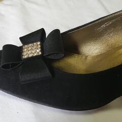Yves Saint Laurent　イヴ・サンローラン　リボンデザイン　黒　スエード　
表記サイズ 35 1/2  ( 22.5㎝ )　
ヒール高さ 5cmの画像