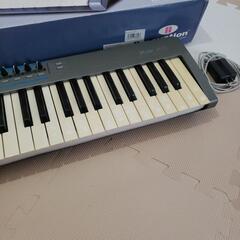 Novation Xio49 シンセサイザー&MIDIコントローラーの画像