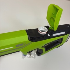 新品　電動　水鉄砲 強力 連射 IP7防水　グリーン43×18cmの画像
