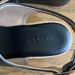 LEPSIM ブラック ストラップサンダルの画像