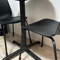 テーブル&チェア2脚の画像