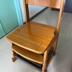 コクヨ学習机、椅子の画像