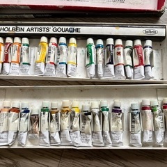 ホルベイン　アクリル絵具　水彩絵具の画像