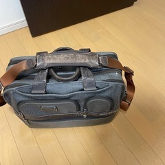 TUMI のビジネスバッグの画像