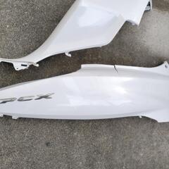PCX JF81右フロントカウル　リアカウル の画像