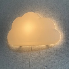 雲型 壁掛けライト IKEAの画像