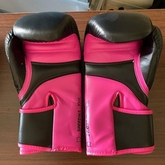 adidas ボクシンググローブの画像