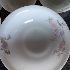 お皿のセットの画像