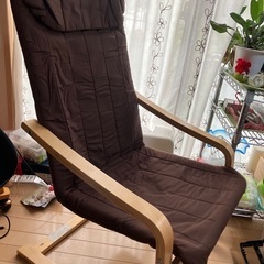 肘掛け付きゆったりチェアの画像