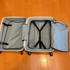 スーツケース　ホワイト　3年保証　の画像