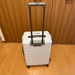 スーツケース　ホワイト　3年保証　の画像