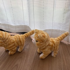 2匹！シッポをフリフリ！歩くネコのぬいぐるみの画像