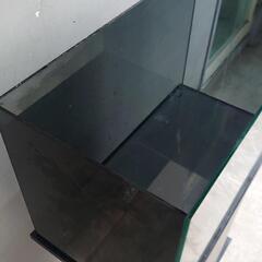 3面ブラック水槽の画像