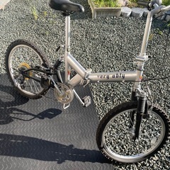 折り畳み自転車の画像