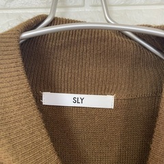 SLY カーキ ハイネック 長袖ニットワンピース Fサイズの画像