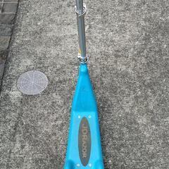子供用 三輪キックボードの画像