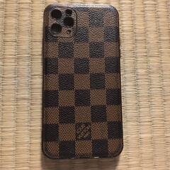 ヴィトンのiPhone13のケースの画像